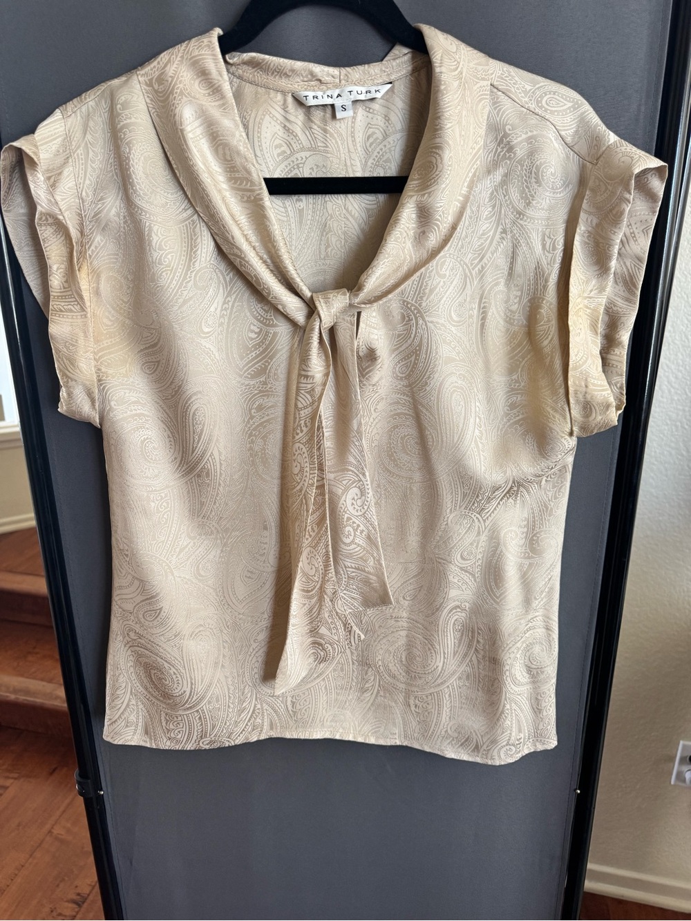 Trina Turk Cream and Gold Paisley Tie-Neck Cap Sleeve Silk Blouse